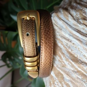 Vintage brown leather belt w/ gold buckle